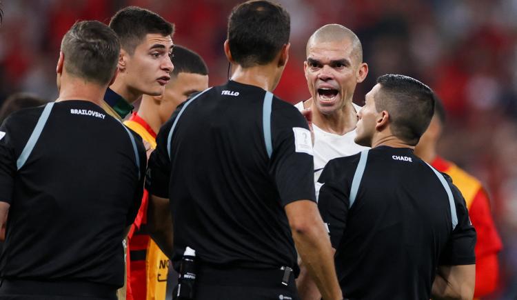 Imagen de Pepe inculpó al árbitro por no  amonestar a Lautaro Martínez