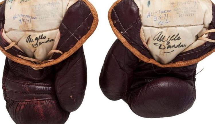 Imagen de Una reliquia: los guantes que Ali usó ante Frazier serán subastados