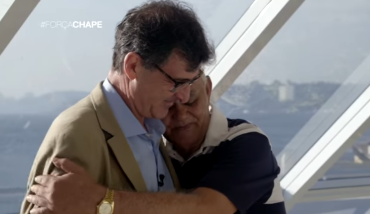 Imagen de El conmovedor encuentro entre Mario Kempes y el padre de Everton Kempes, víctima de la tragedia del Chapecoense