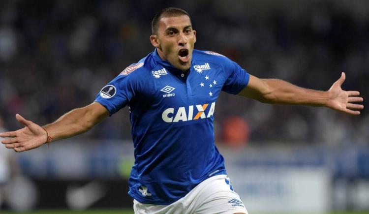 Imagen de FIFA intimó a Cruzeiro por el caso Ábila