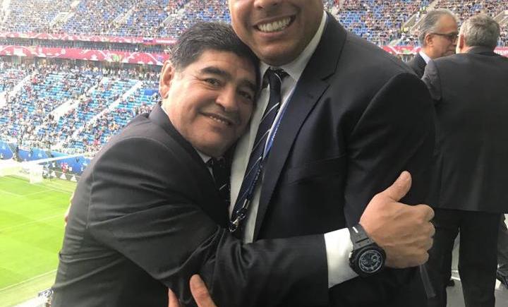 Imagen de Maradona junto a Ronaldo en Rusia