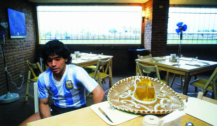 Imagen de 1986 Diego antes del Mundial: "Siento que estamos solos"