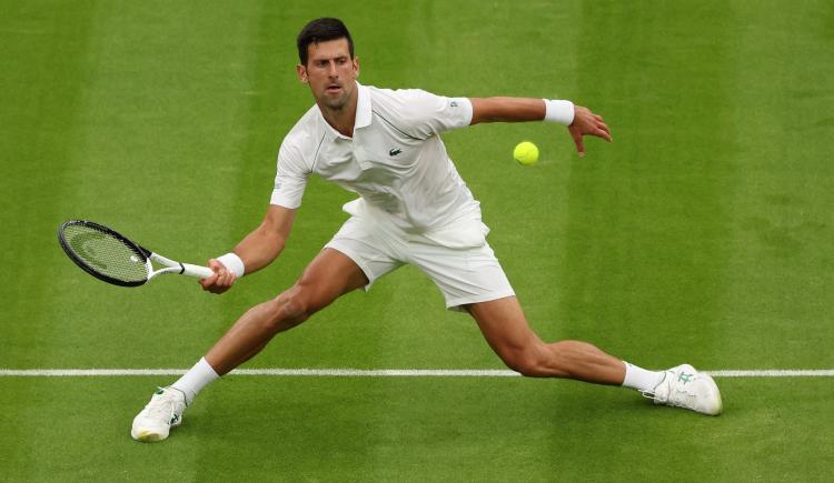 Imagen de Novak Djokovic sigue a paso firme en Wimbledon