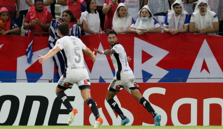 Imagen de Colo Colo ganó en Brasil con goles argentinos y lidera junto a River