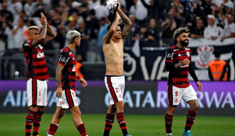 Imagen de Flamengo hizo gala de su jerarquía y sacó ventaja en la ida