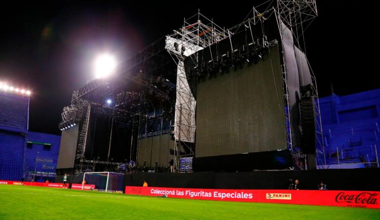 Imagen de Vélez, un escenario en la tribuna y el enojo de la Liga Profesional