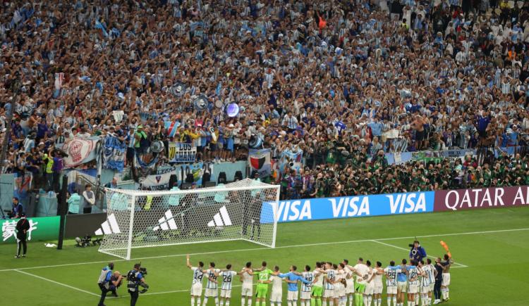 Imagen de Increíble: el triunfo de Argentina se celebró en un partido de básquet en Serbia