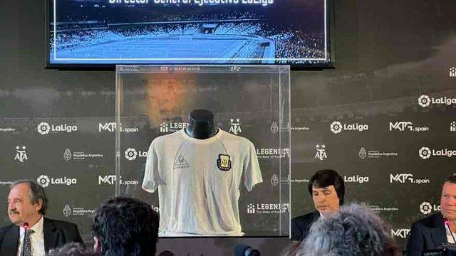 Imagen de La camiseta que Maradona usó en  final del 86´volvió a manos argentinas