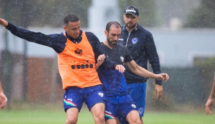 Imagen de Diego Godín se prepara para volver en Vélez