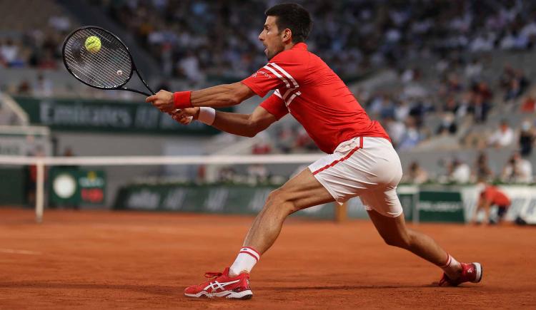Imagen de Novak Djokovic calienta motores para el regreso en Montecarlo