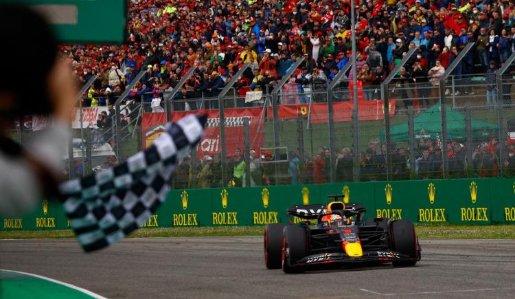Imagen de El campeón está de vuelta: Triunfo de Verstappen y podio doble para Red Bull