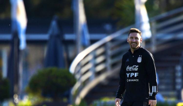 Imagen de Con un Messi enchufado y sonriente, la Selección continúa su preparación
